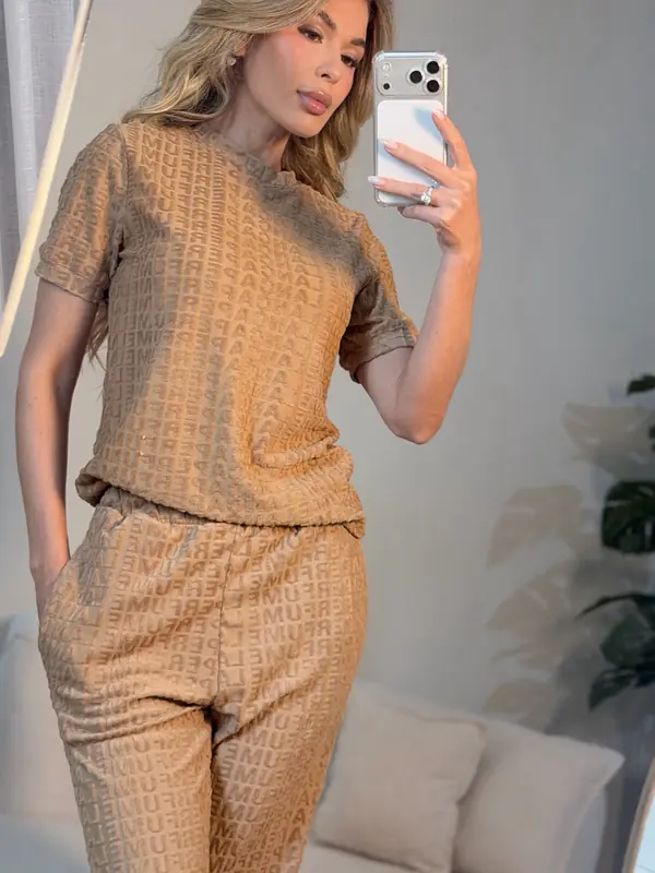 Conjunto de alfaiataria em tweed caramelo
